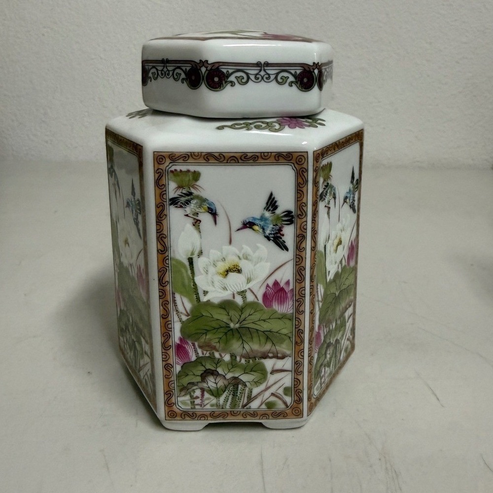 Vintage Toyo White Ginger Jar Hummingbird Ming Lotus Ceramic Japan